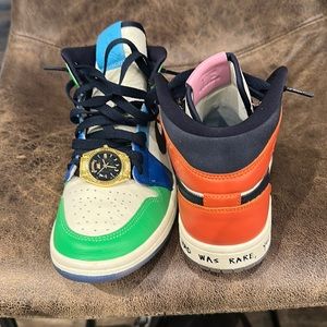 Women’s Jordan 1 Mid SE…Like New. Only tried on never worn outside. Size 7